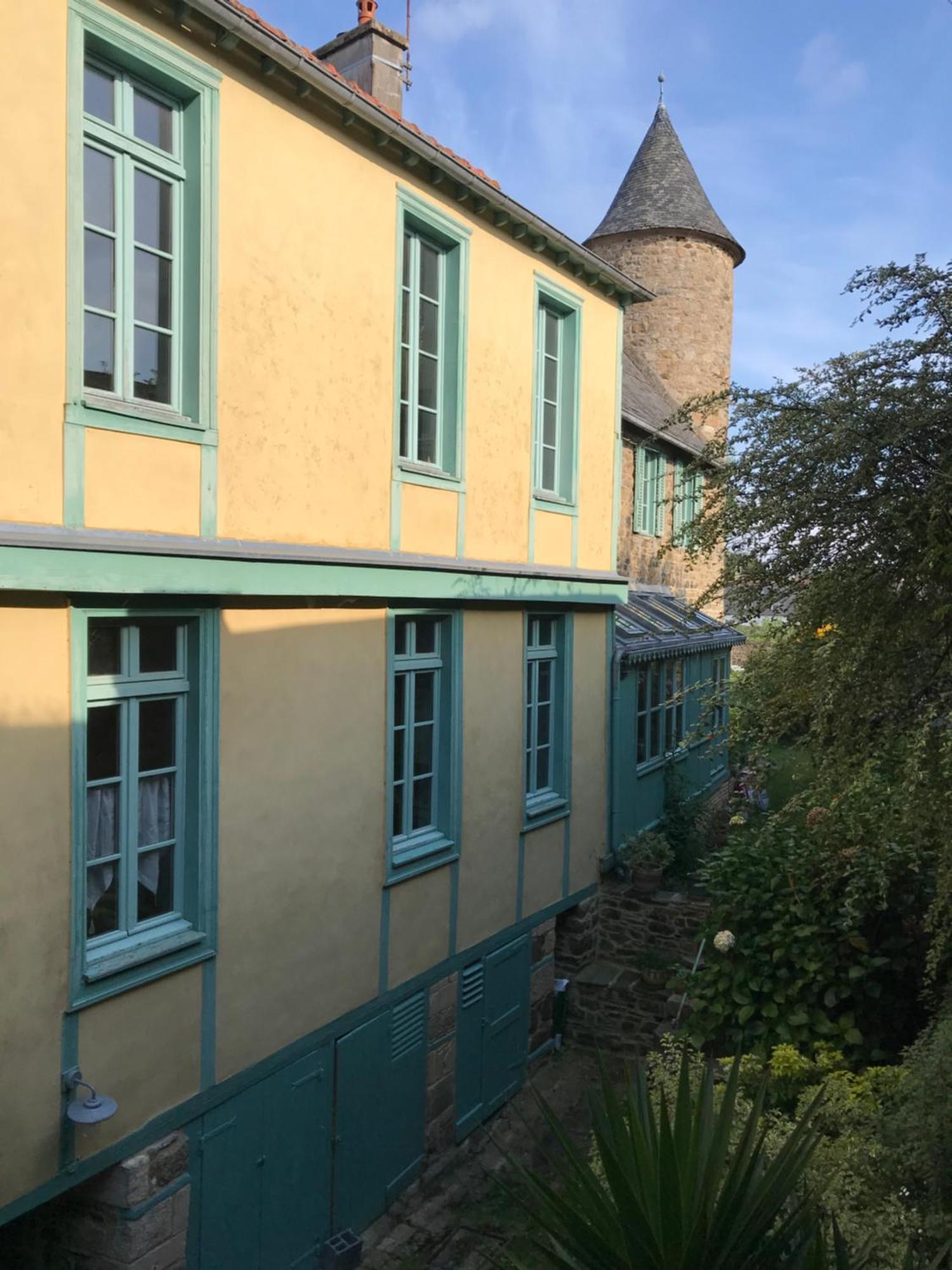Appartement De 1634 Avec Balcon Au Sud Sur Jardin En Plein Coeur Historique Treguier Luaran gambar