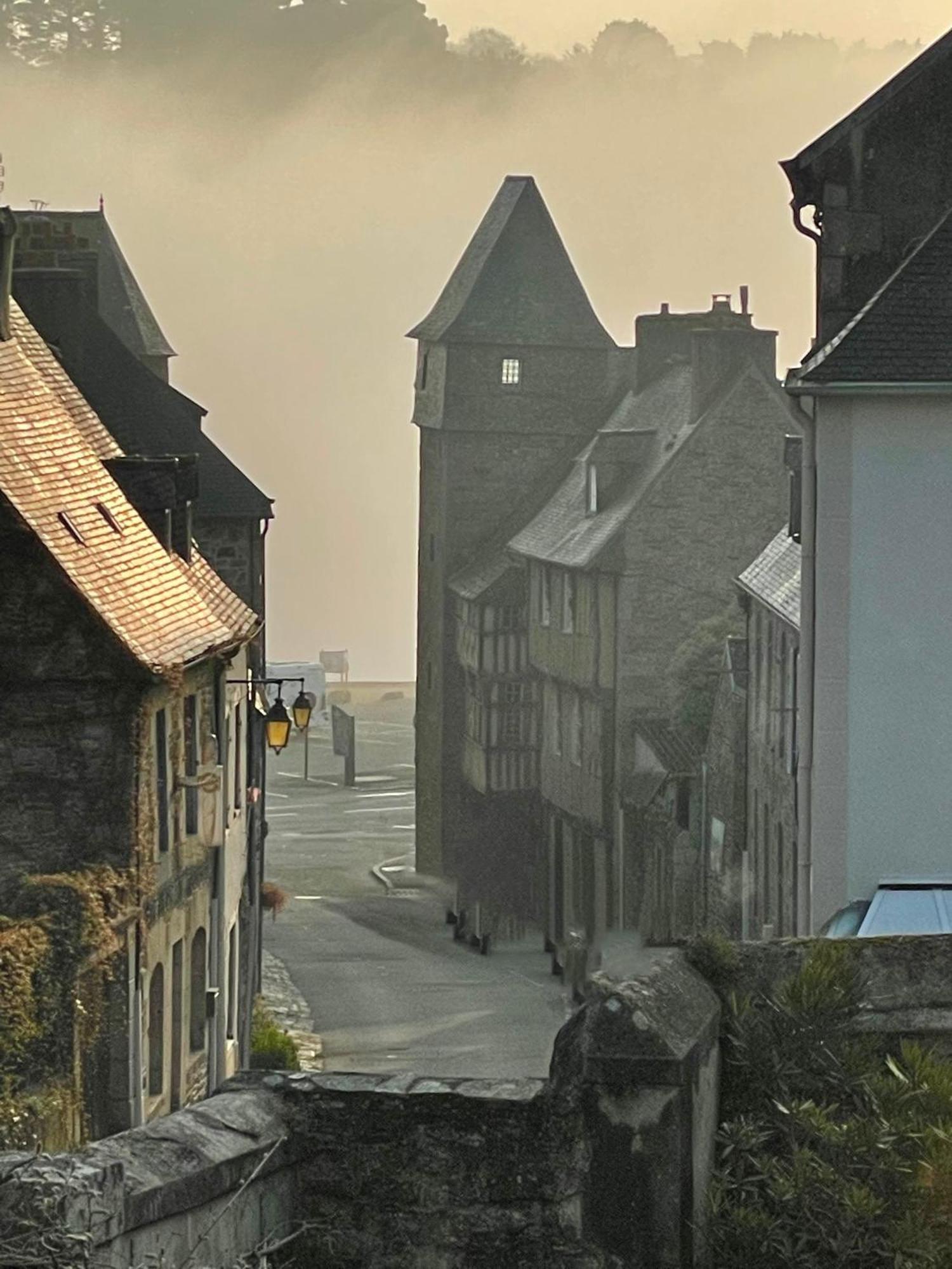 Appartement De 1634 Avec Balcon Au Sud Sur Jardin En Plein Coeur Historique Treguier Luaran gambar